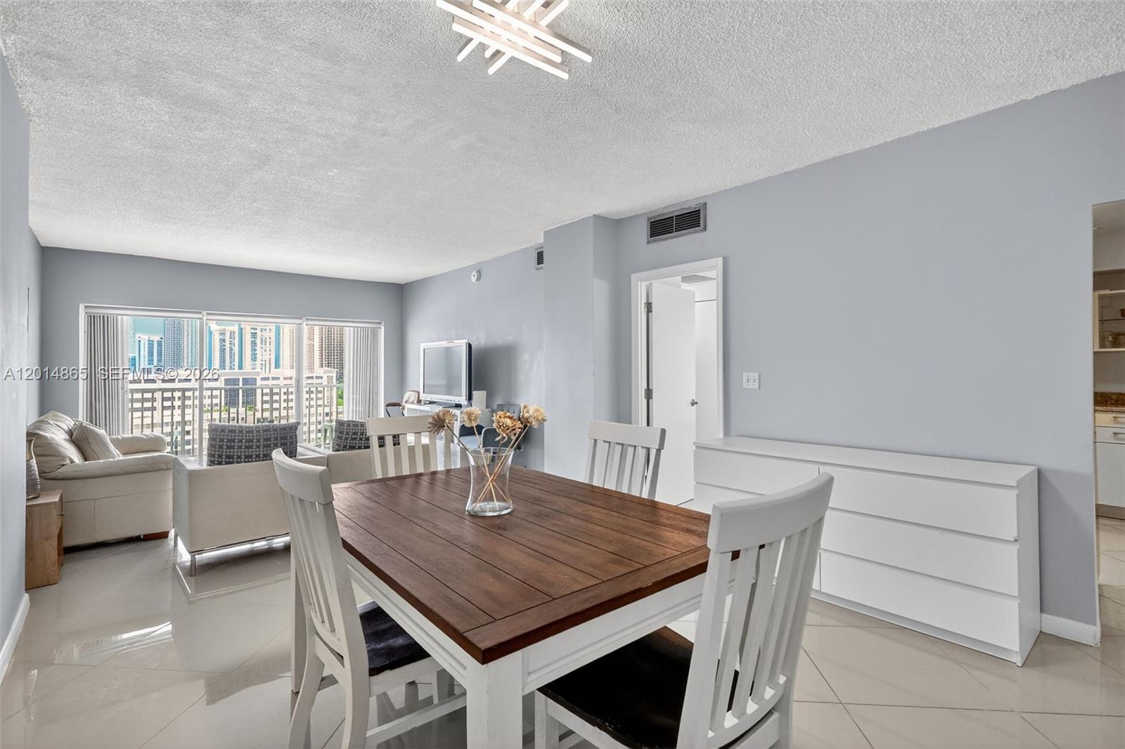 300 Bayview Dr 1009