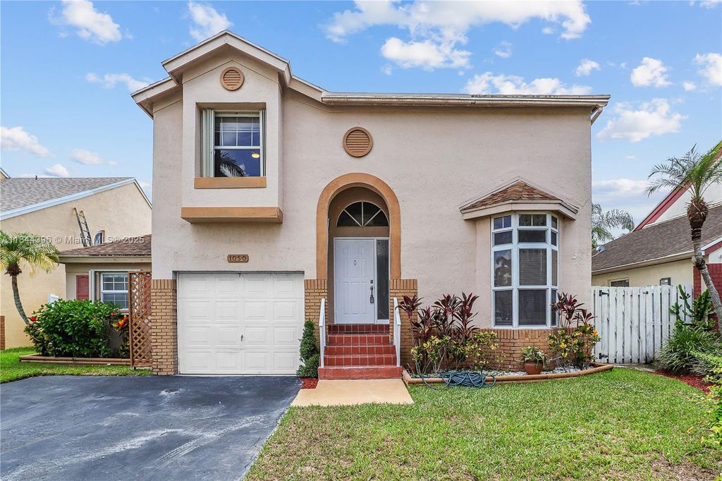 Photo of 1050 SW 109th Ter, Davie, FL 33324 (MLS # A11844396)