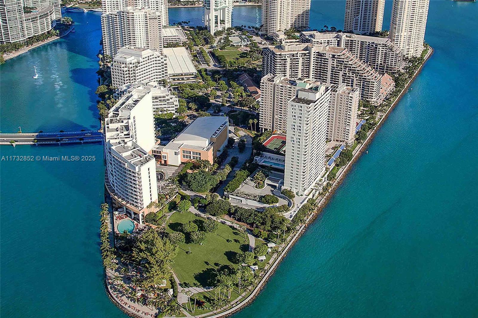 great opportunity to rent office on brickell key
3 private offices with large open space
2 large balconies, free parking storage
easy to show