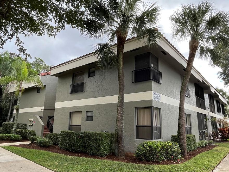 Spacious condo with lovely park, quiet, and serene. Very large screened patio. Washer/dryer and stainless steel appliances. Carpet bedrooms, tile in the living room and kitchen.
