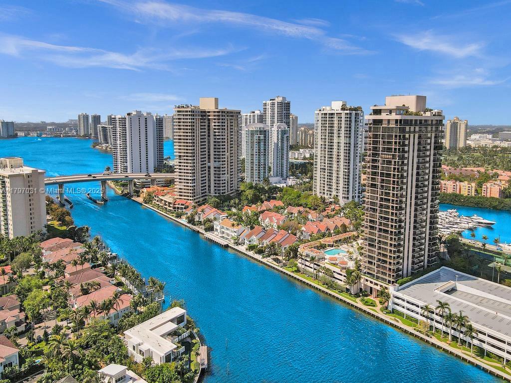 TURNBERRY ISLE SOUTH COND - Residential