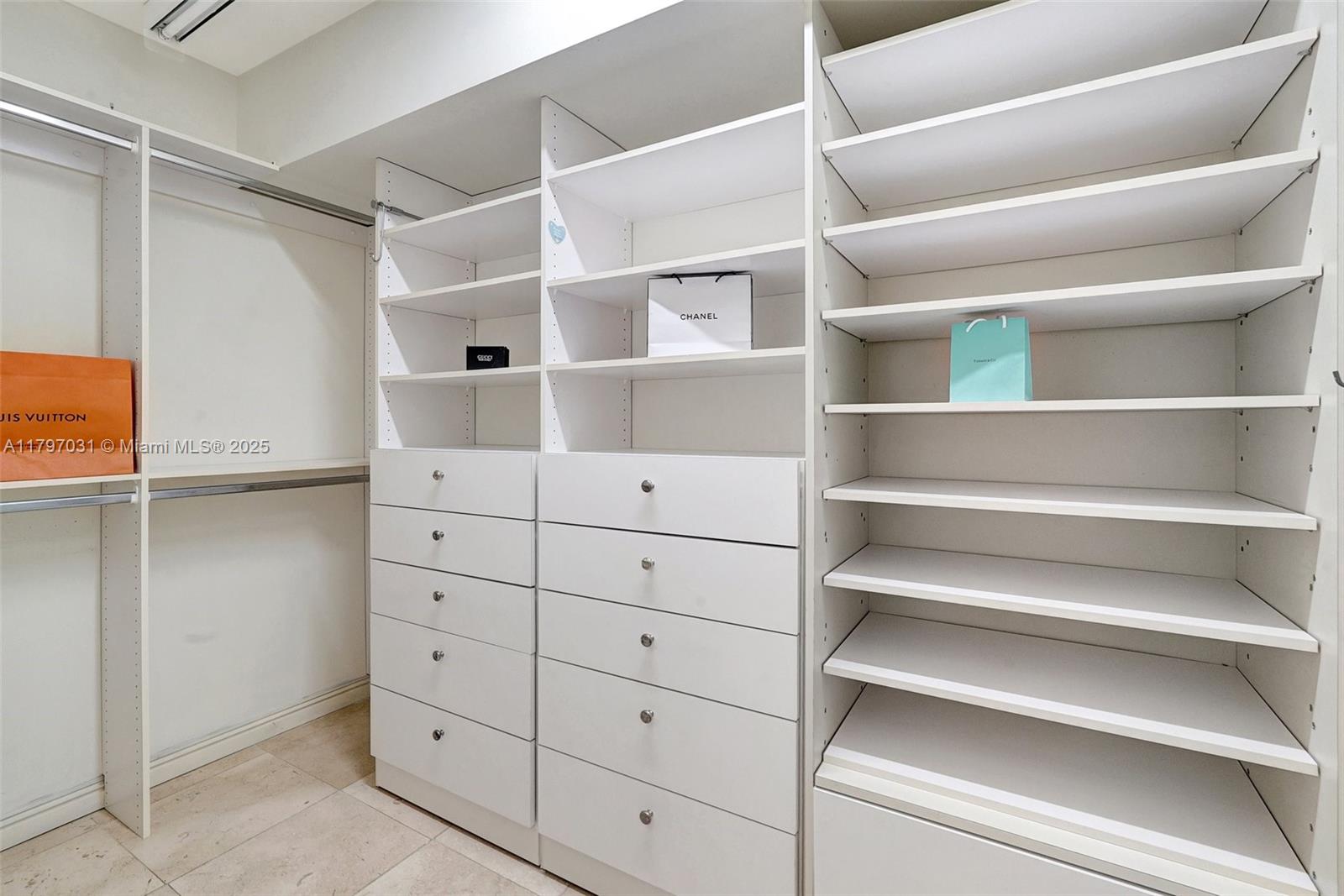 TURNBERRY ISLE SOUTH COND - Residential