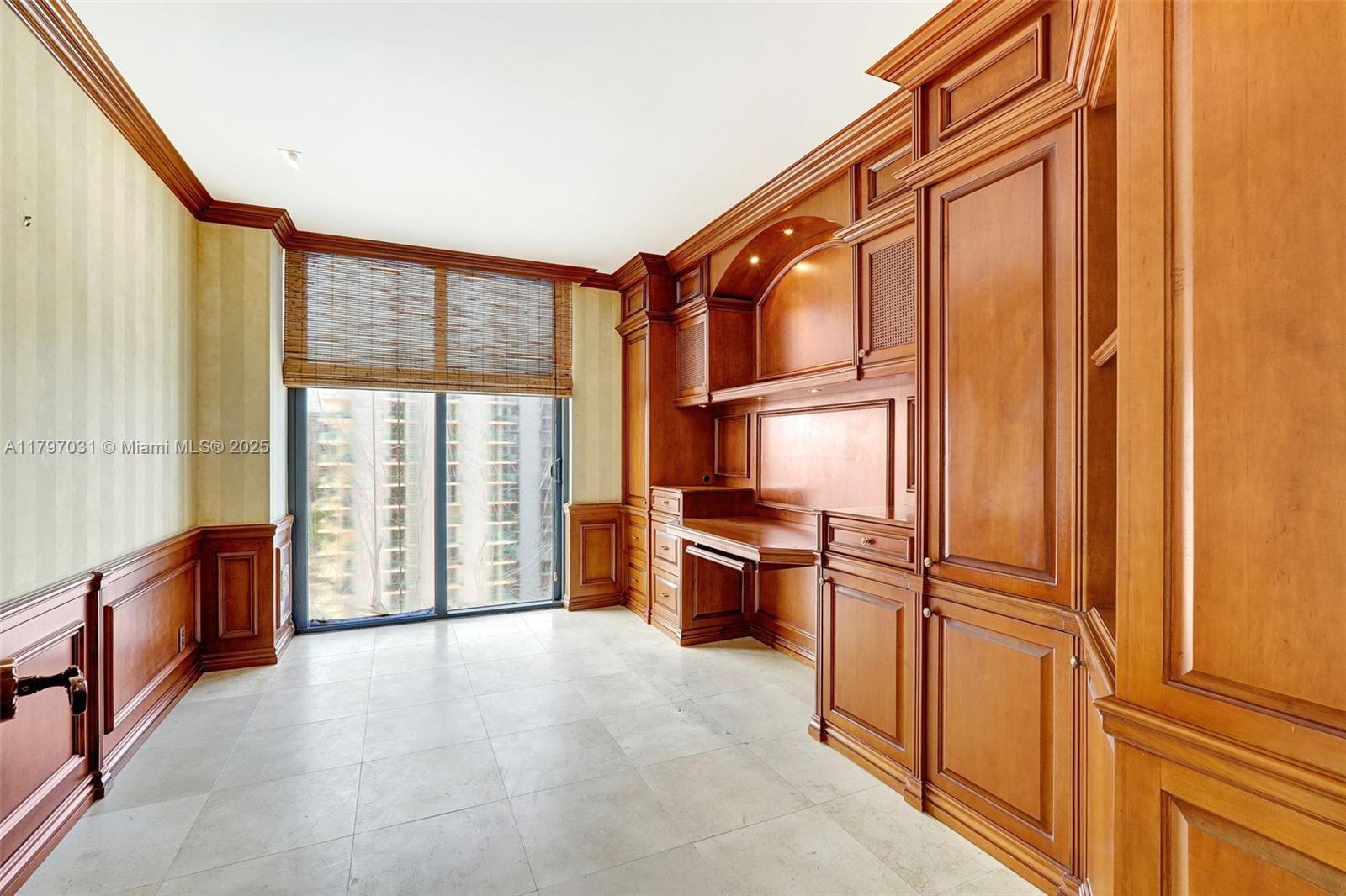 TURNBERRY ISLE SOUTH COND - Residential