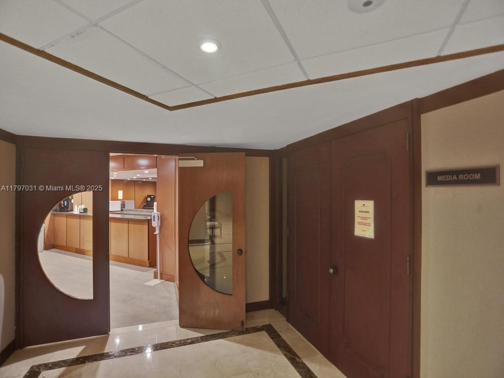 TURNBERRY ISLE SOUTH COND - Residential