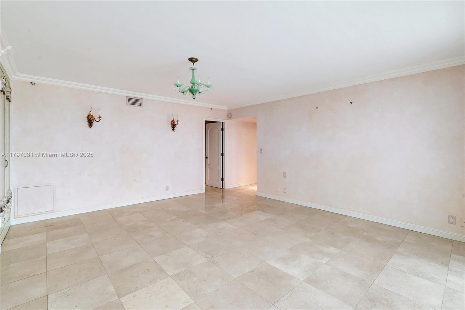 TURNBERRY ISLE SOUTH COND - Residential