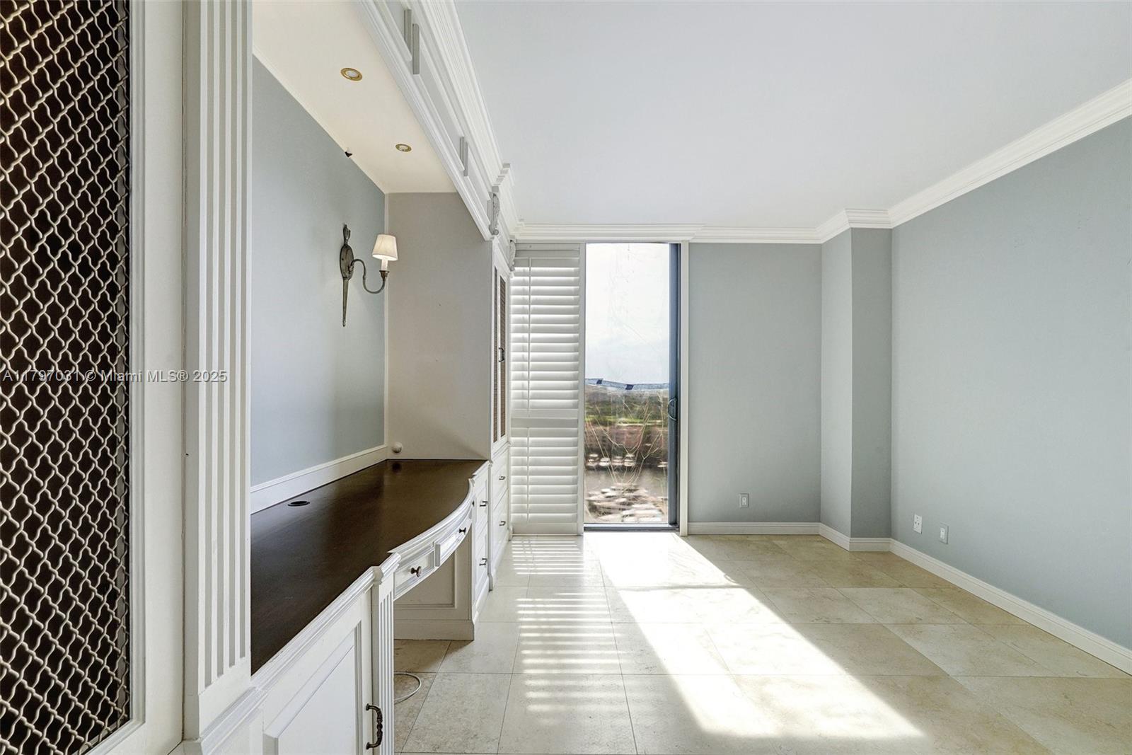 TURNBERRY ISLE SOUTH COND - Residential