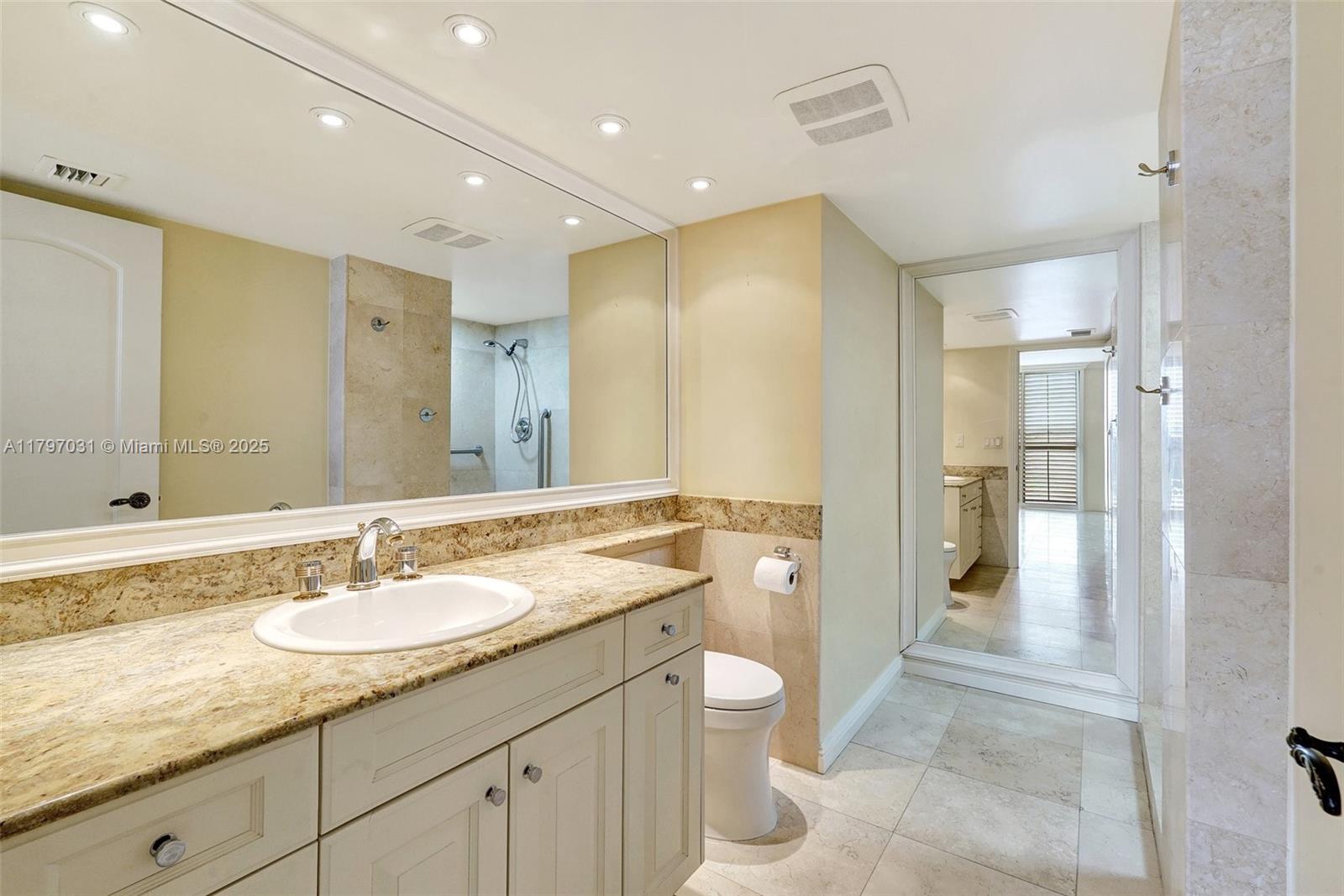 TURNBERRY ISLE SOUTH COND - Residential