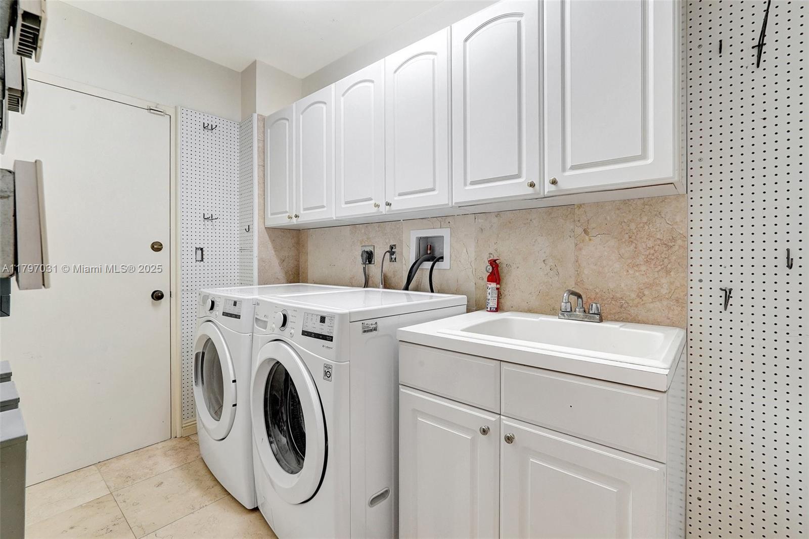 TURNBERRY ISLE SOUTH COND - Residential