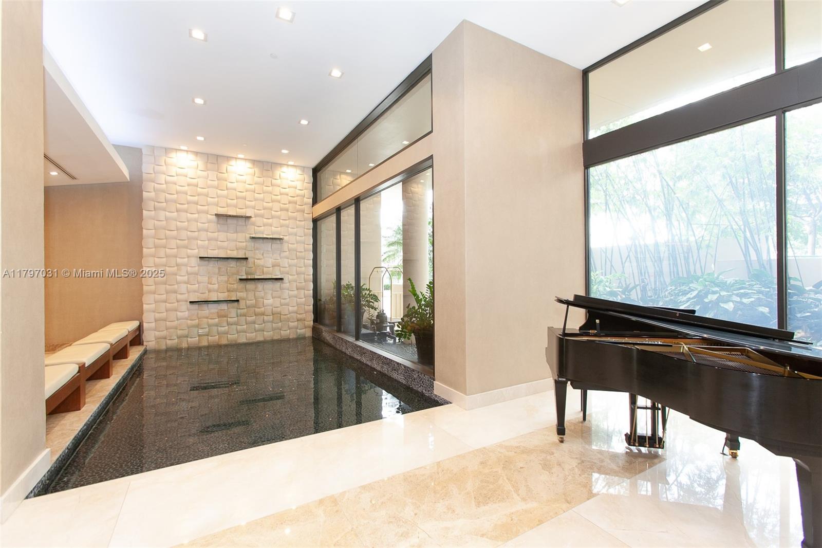 TURNBERRY ISLE SOUTH COND - Residential