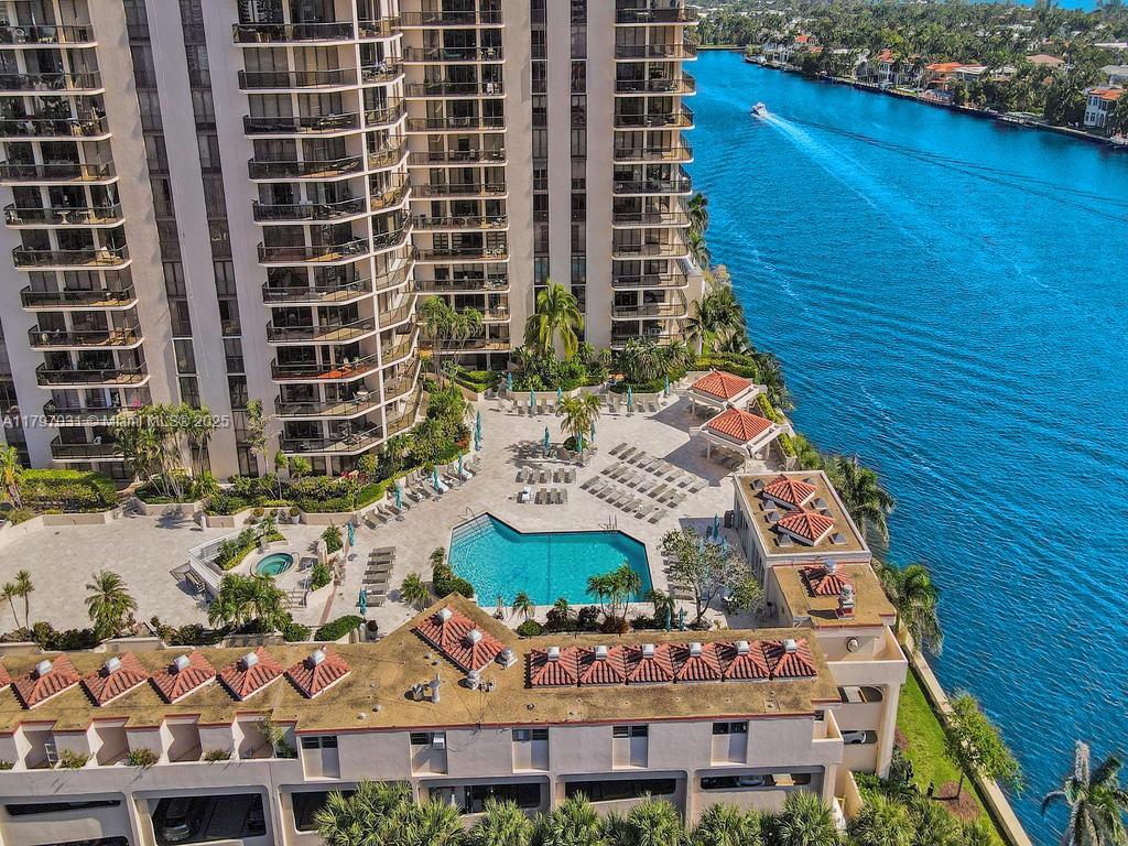 TURNBERRY ISLE SOUTH COND - Residential