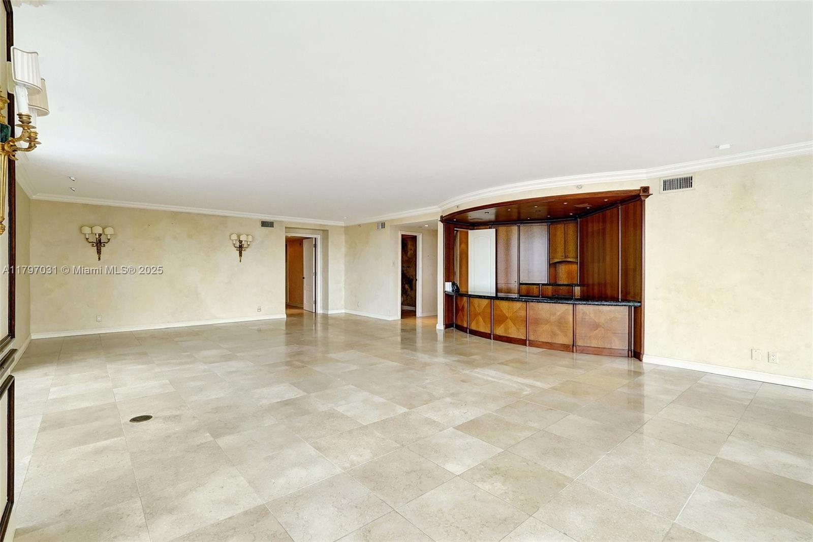 TURNBERRY ISLE SOUTH COND - Residential