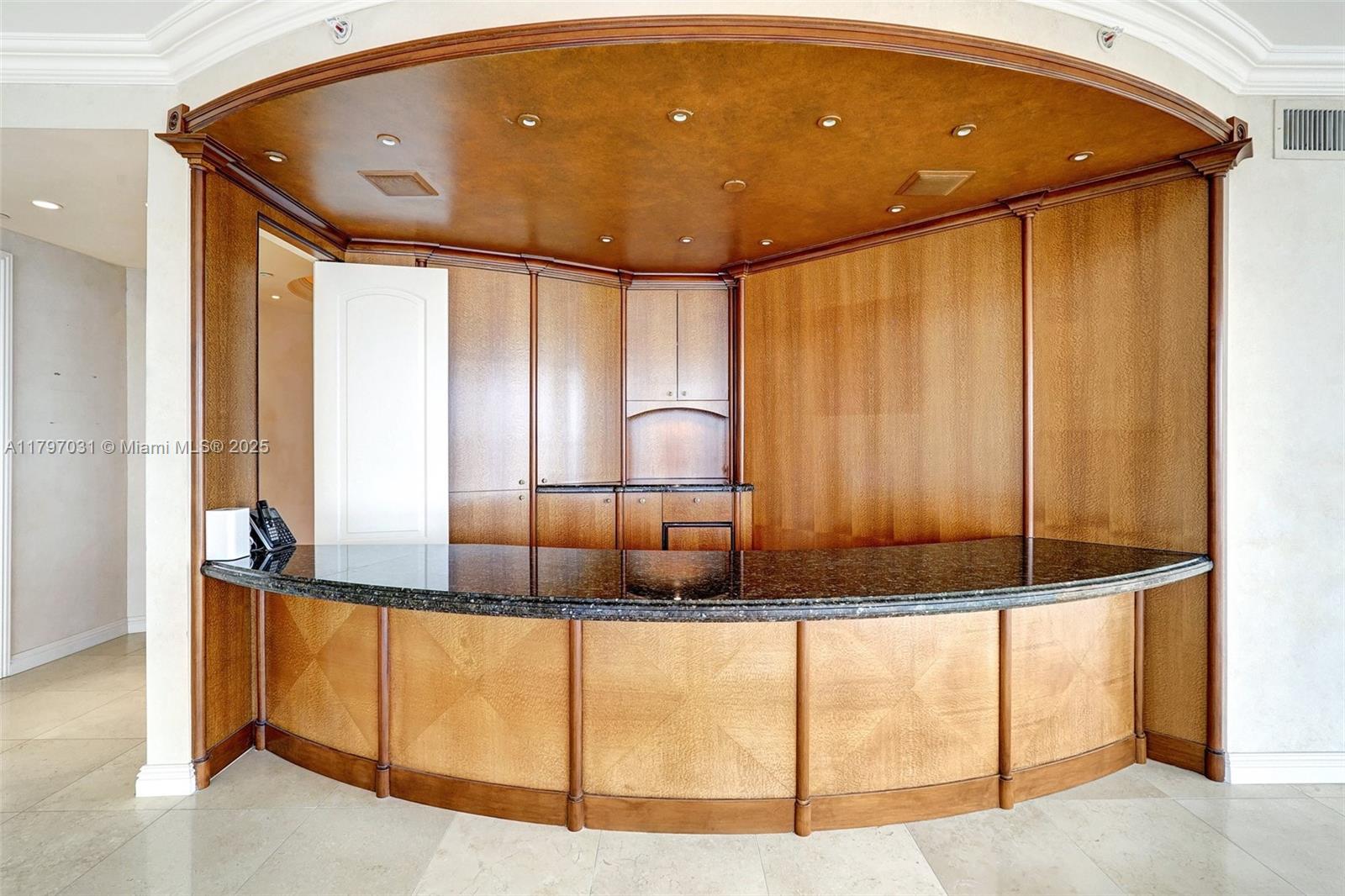 TURNBERRY ISLE SOUTH COND - Residential