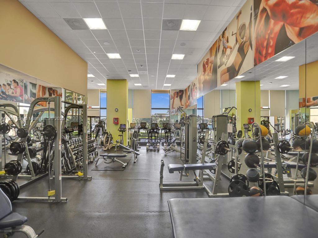 TURNBERRY ISLE SOUTH COND - Residential