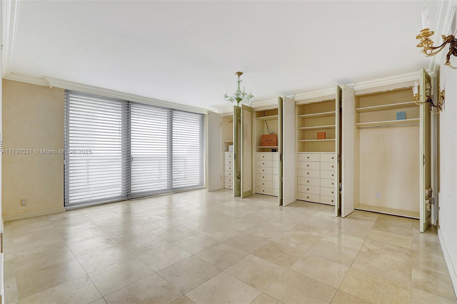 TURNBERRY ISLE SOUTH COND - Residential