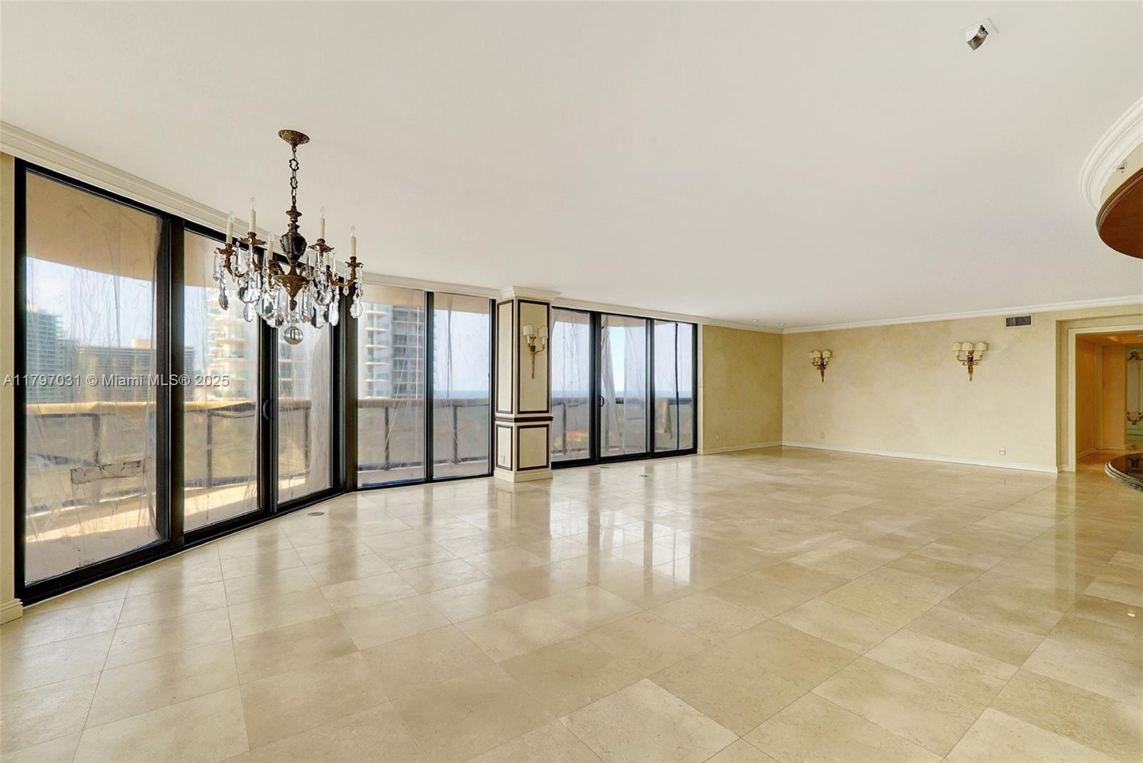 TURNBERRY ISLE SOUTH COND - Residential