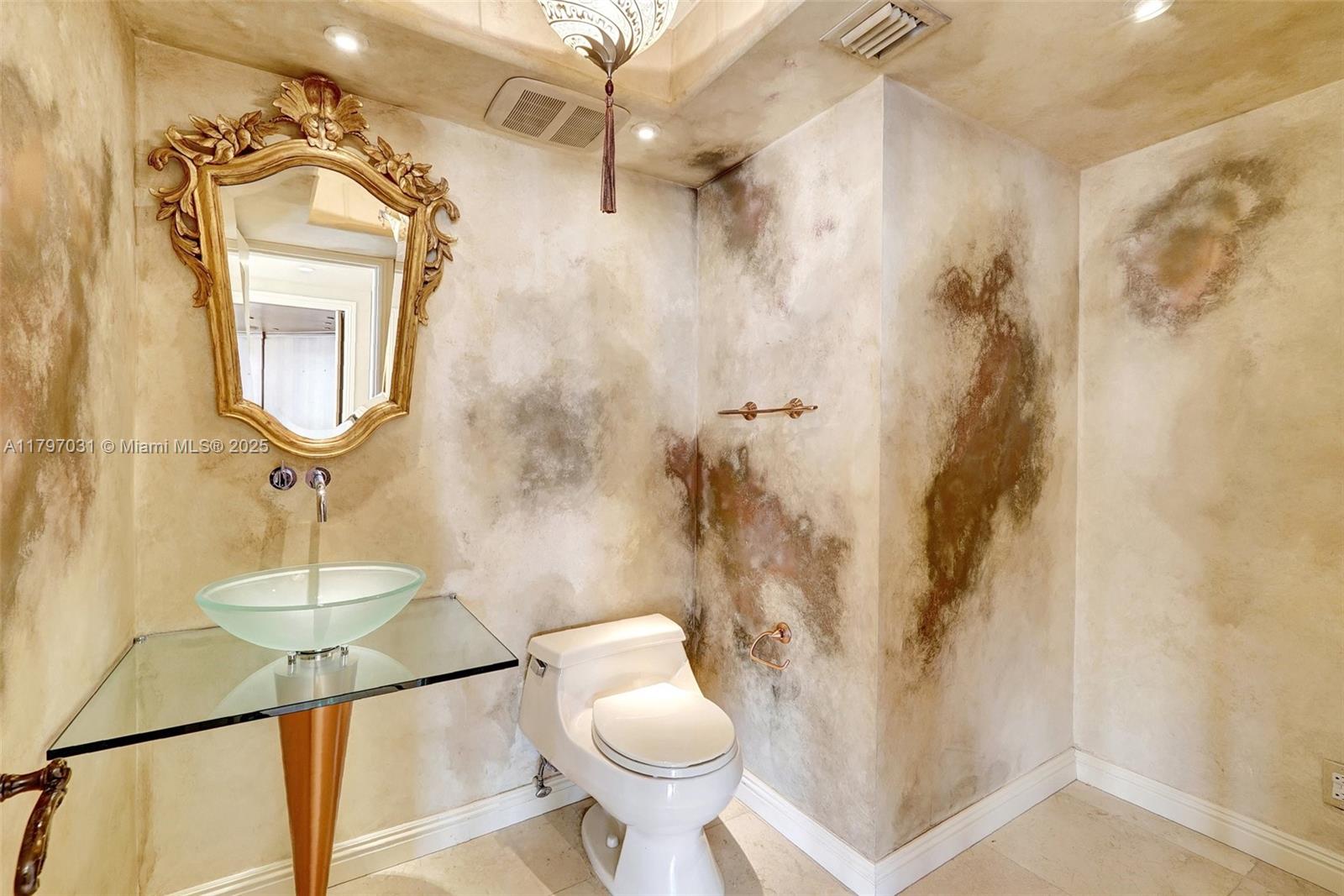 TURNBERRY ISLE SOUTH COND - Residential