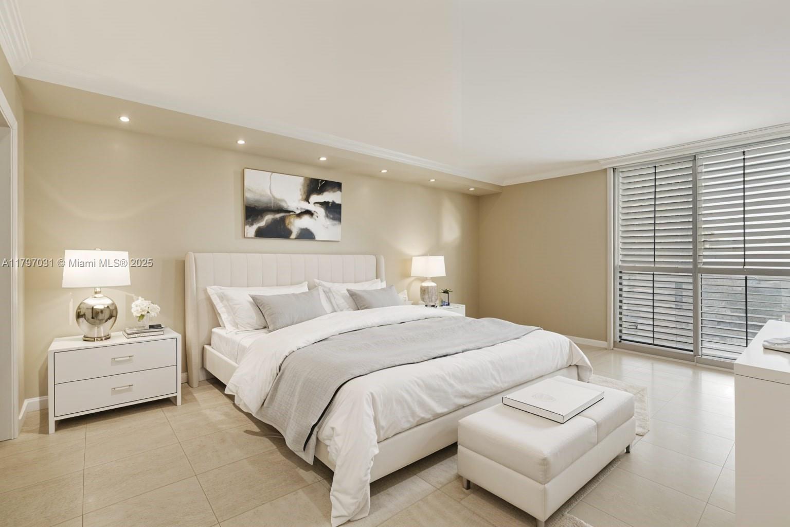 TURNBERRY ISLE SOUTH COND - Residential