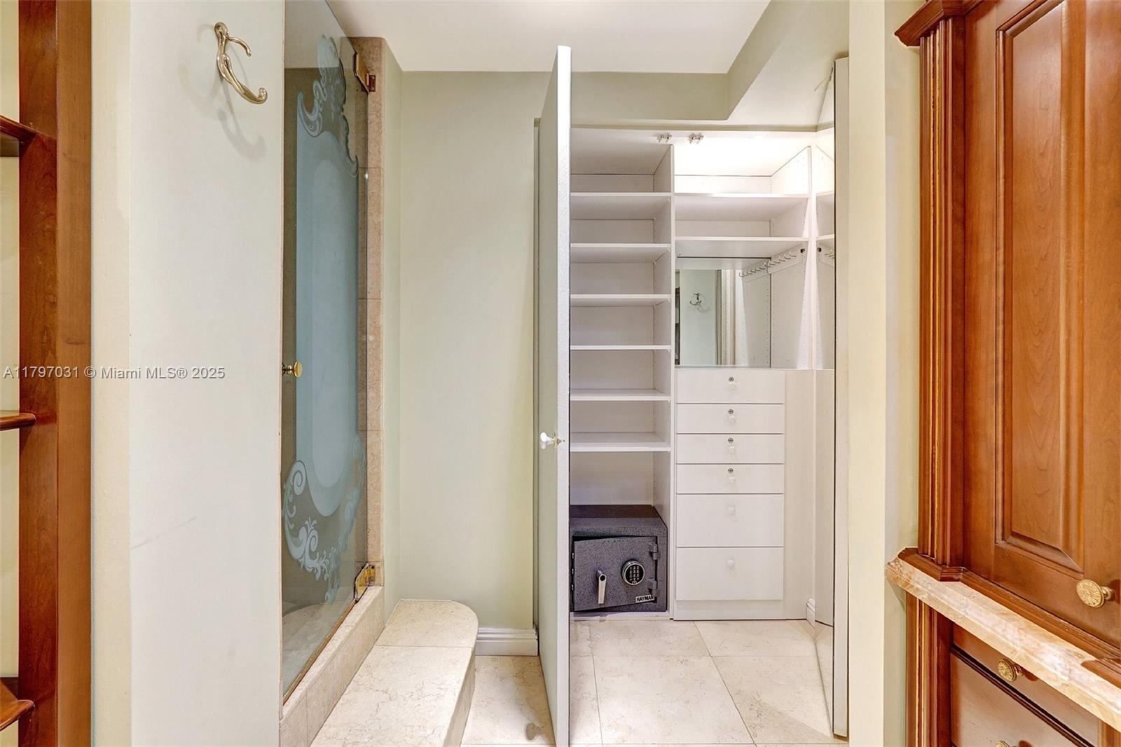 TURNBERRY ISLE SOUTH COND - Residential