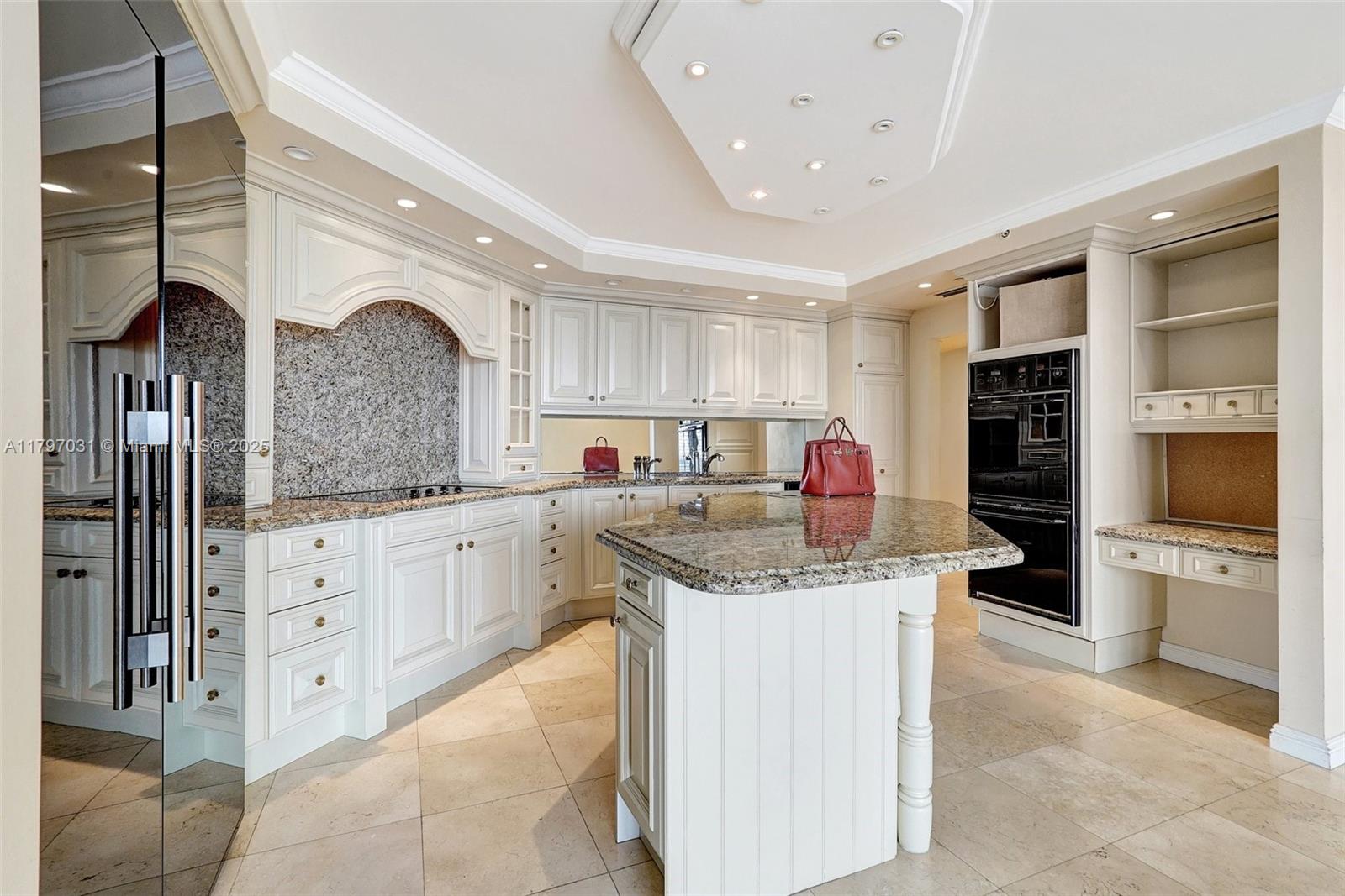 TURNBERRY ISLE SOUTH COND - Residential