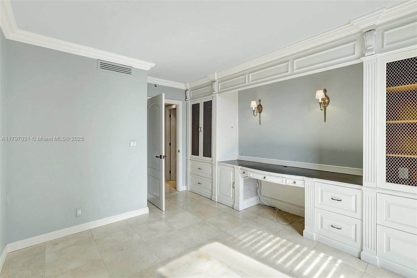 TURNBERRY ISLE SOUTH COND - Residential