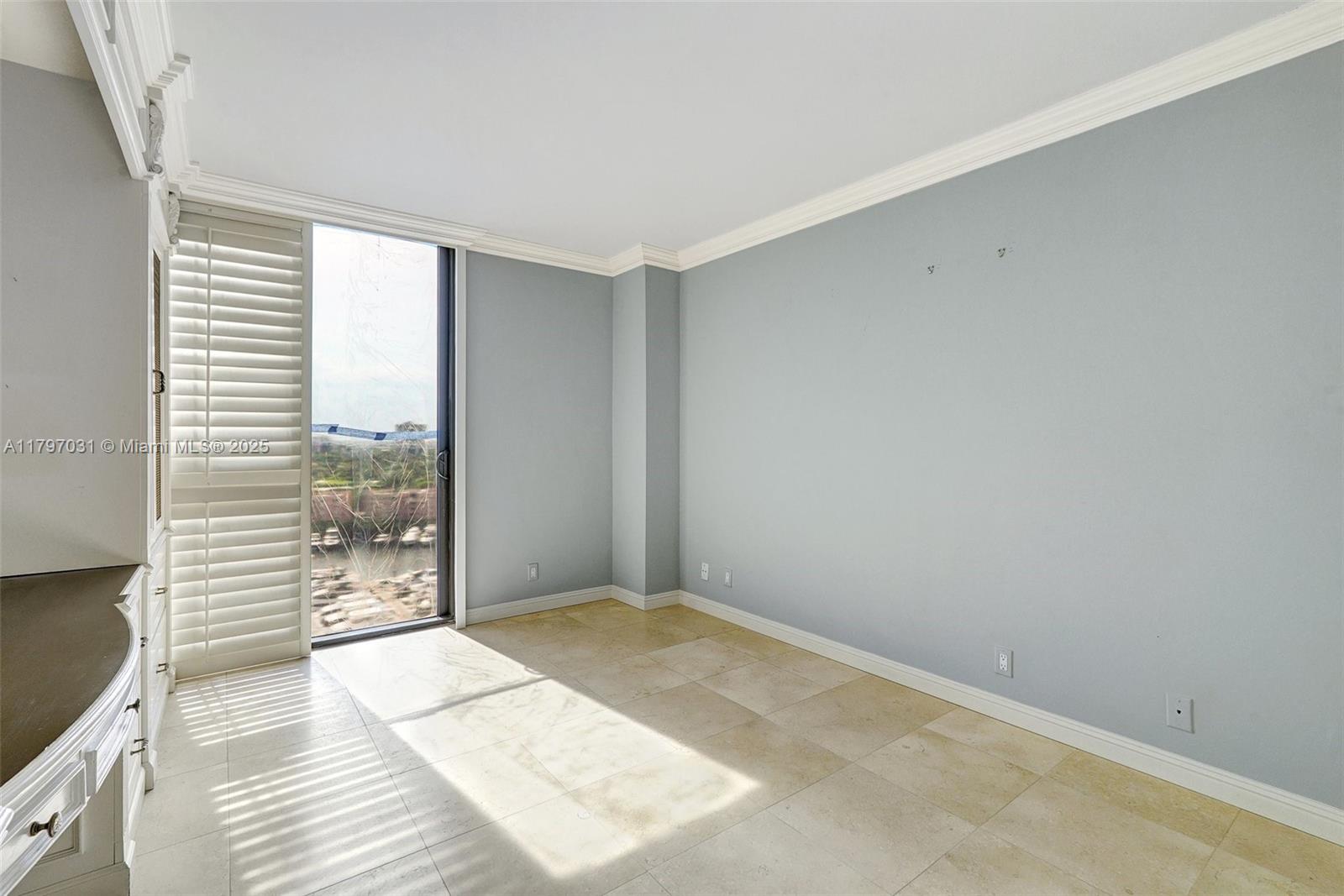 TURNBERRY ISLE SOUTH COND - Residential