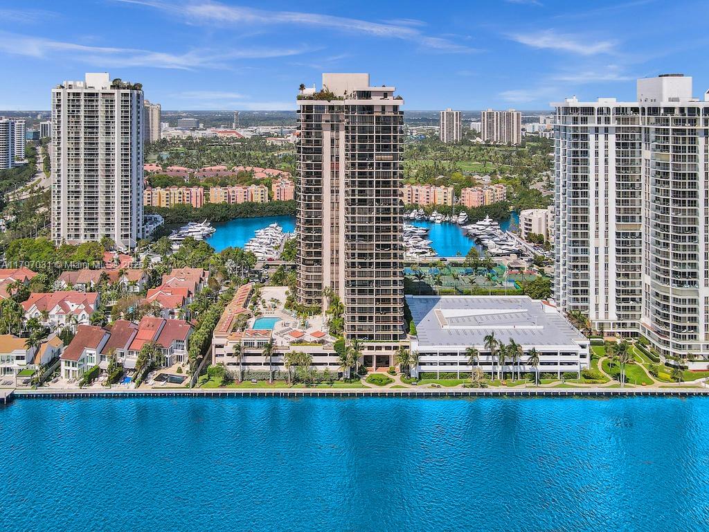 TURNBERRY ISLE SOUTH COND - Residential