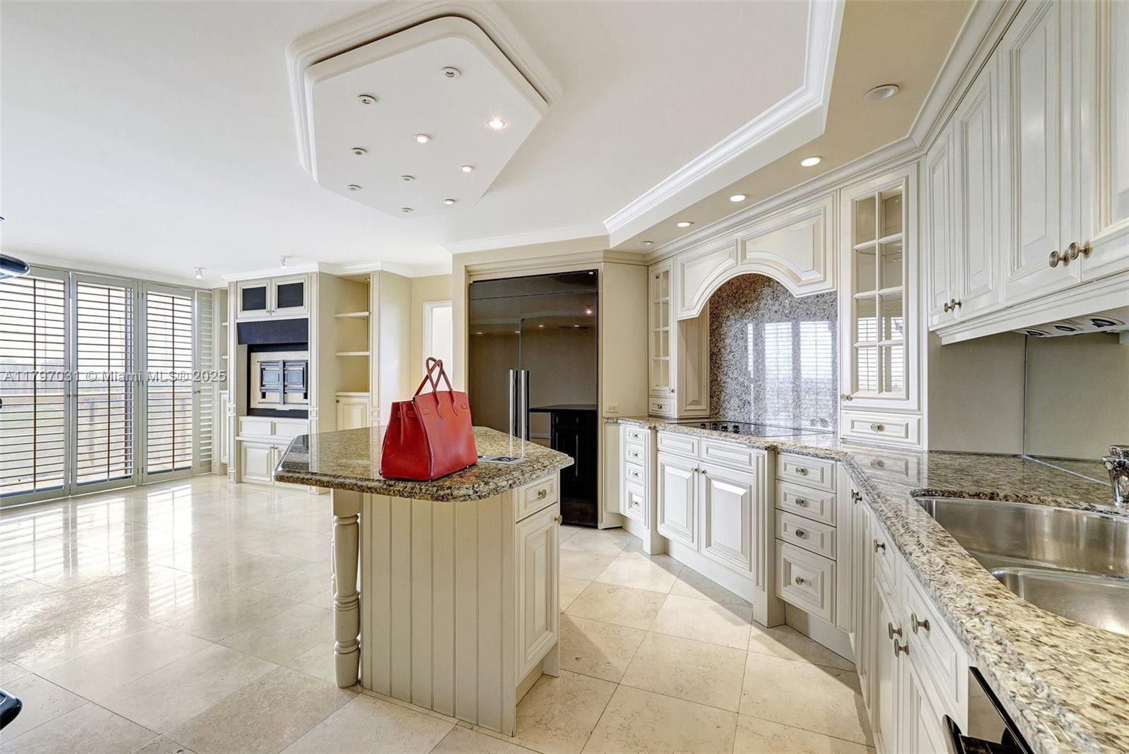 TURNBERRY ISLE SOUTH COND - Residential