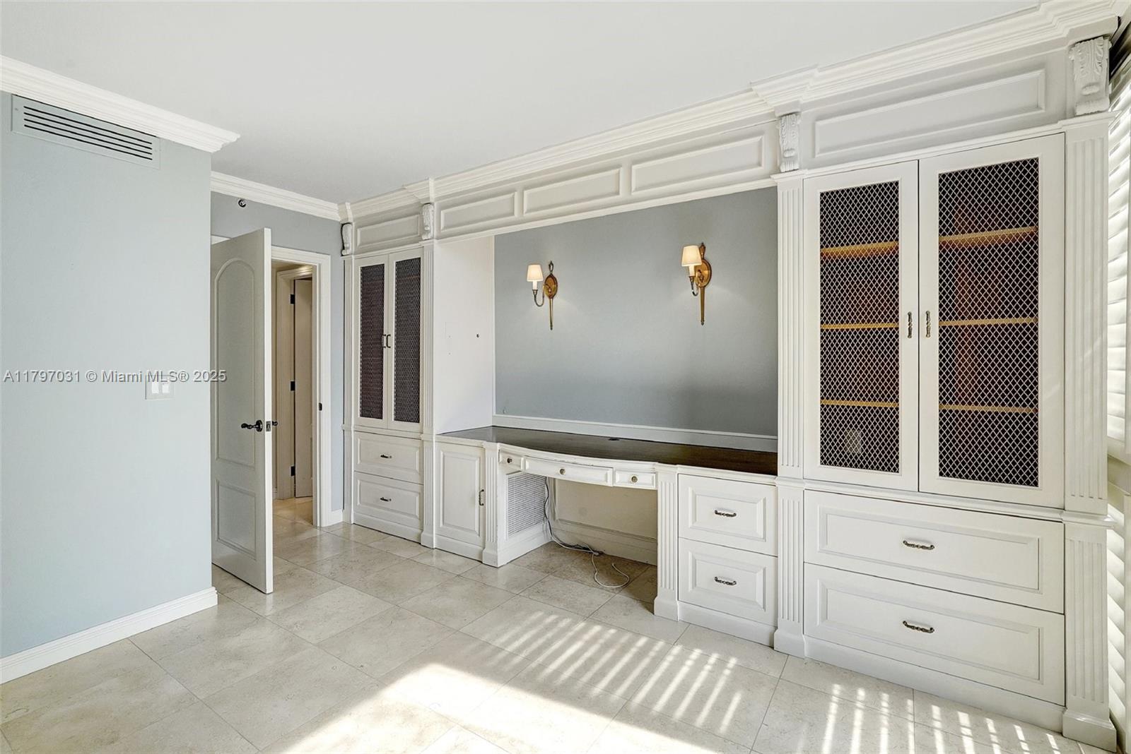 TURNBERRY ISLE SOUTH COND - Residential