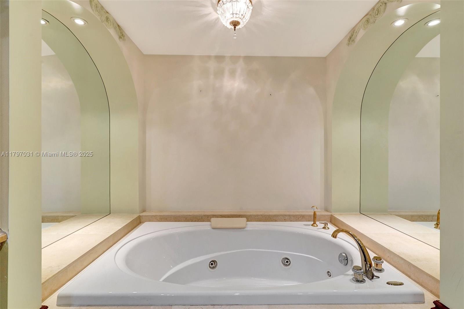 TURNBERRY ISLE SOUTH COND - Residential