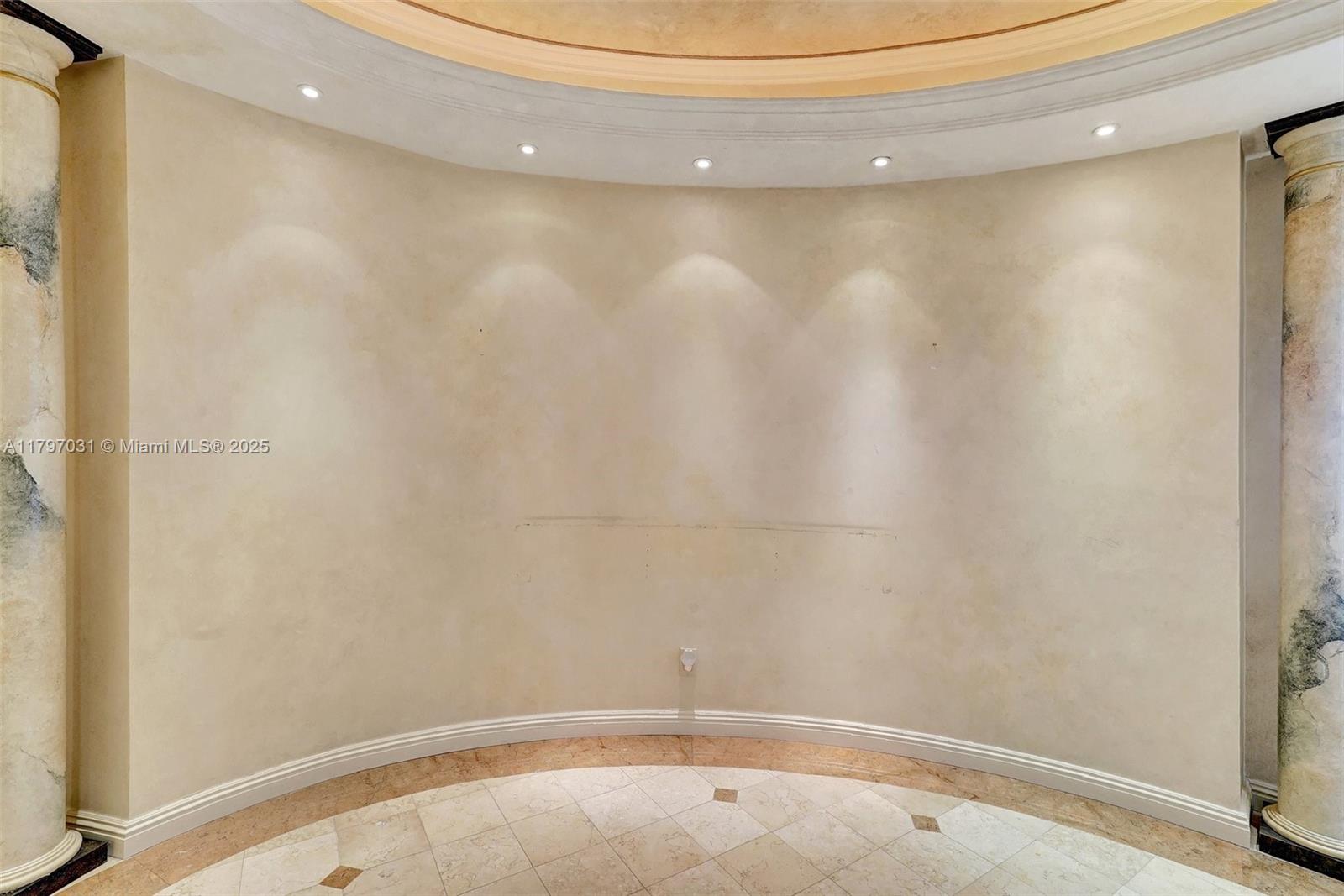 TURNBERRY ISLE SOUTH COND - Residential