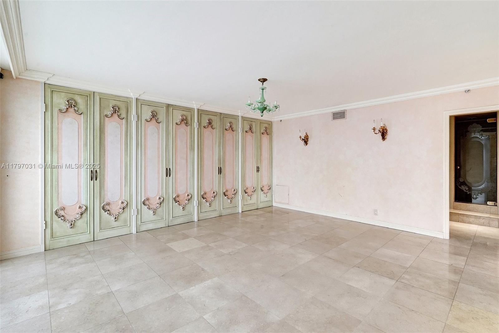 TURNBERRY ISLE SOUTH COND - Residential