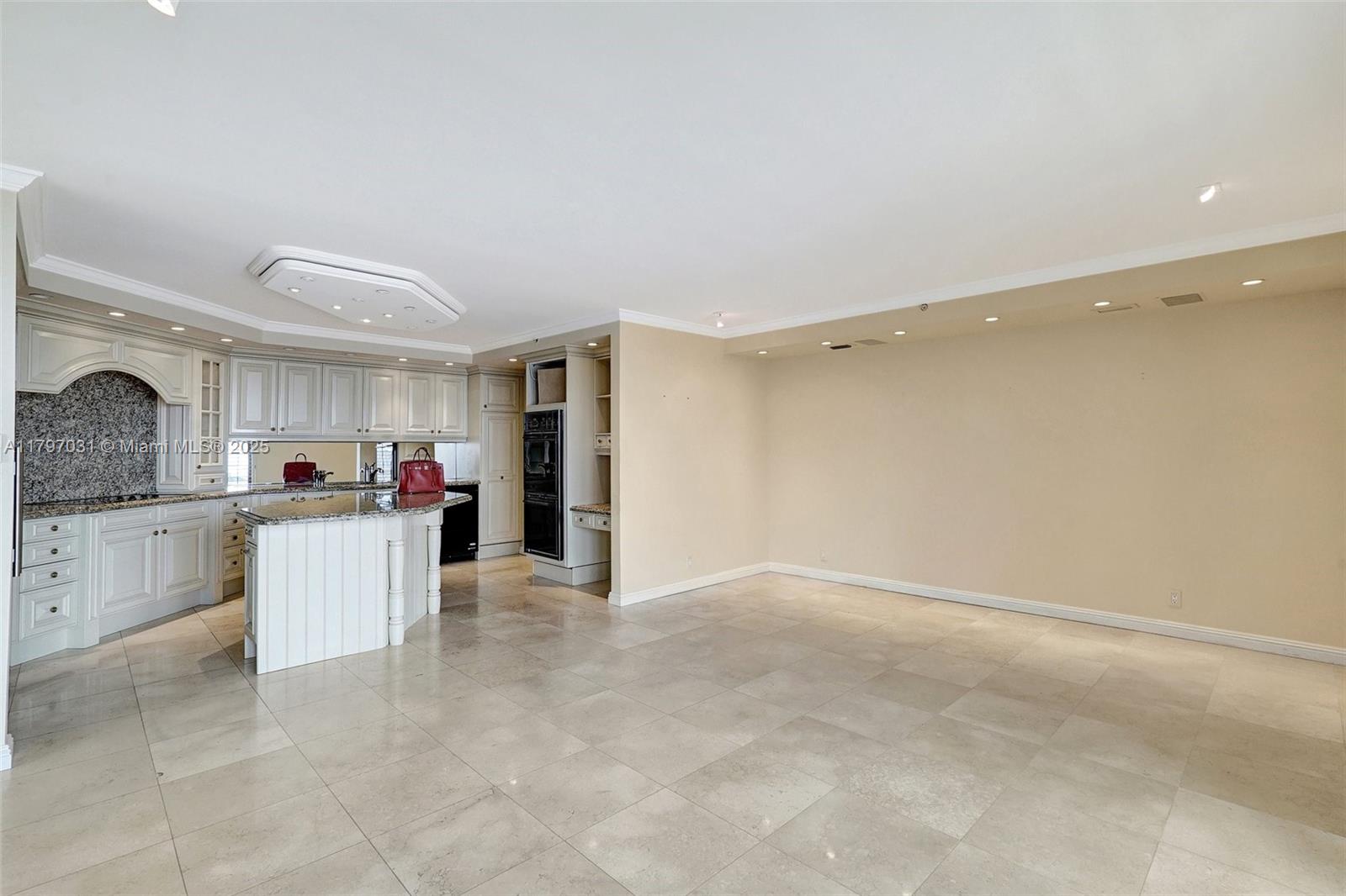 TURNBERRY ISLE SOUTH COND - Residential