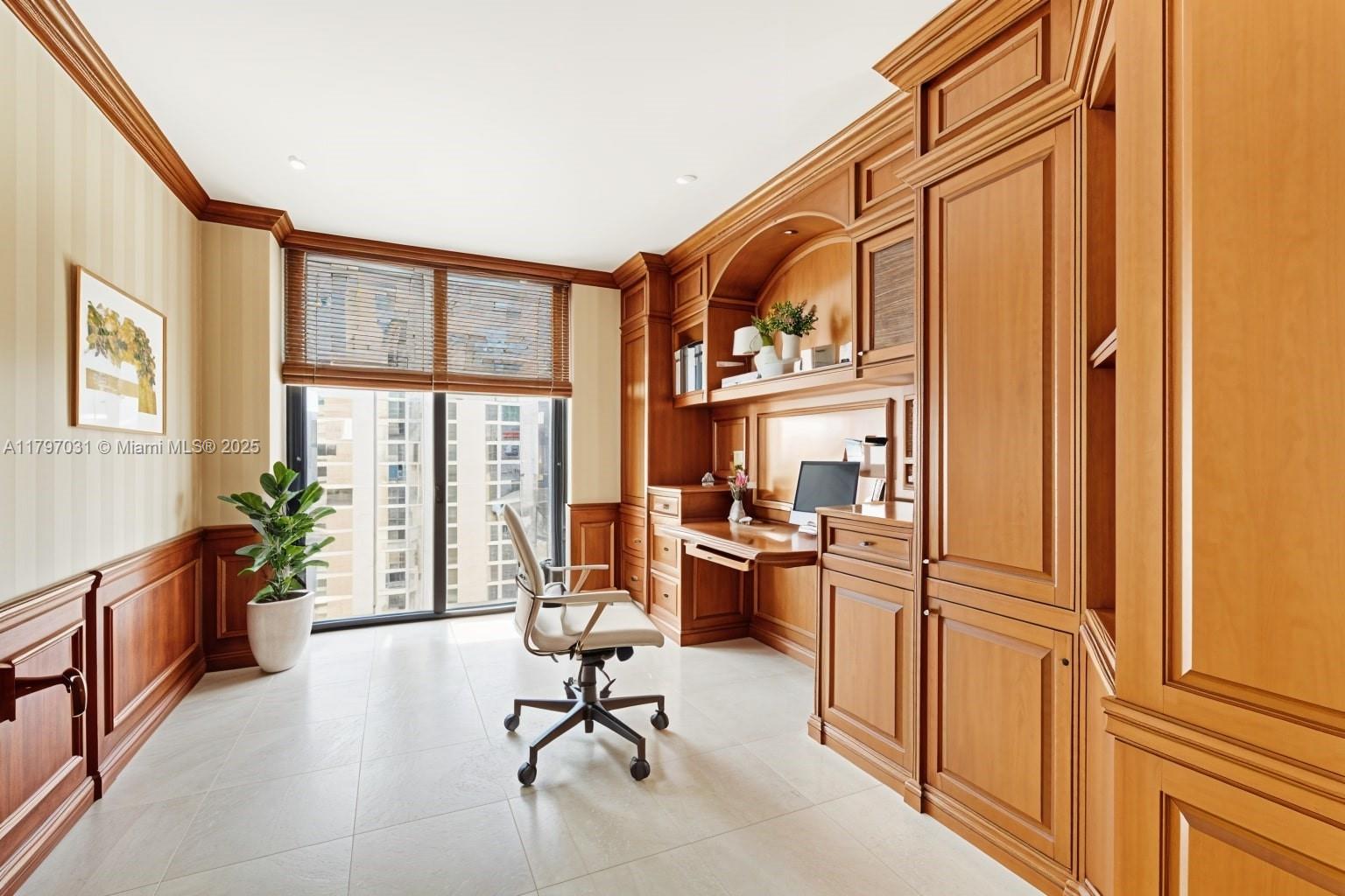 TURNBERRY ISLE SOUTH COND - Residential