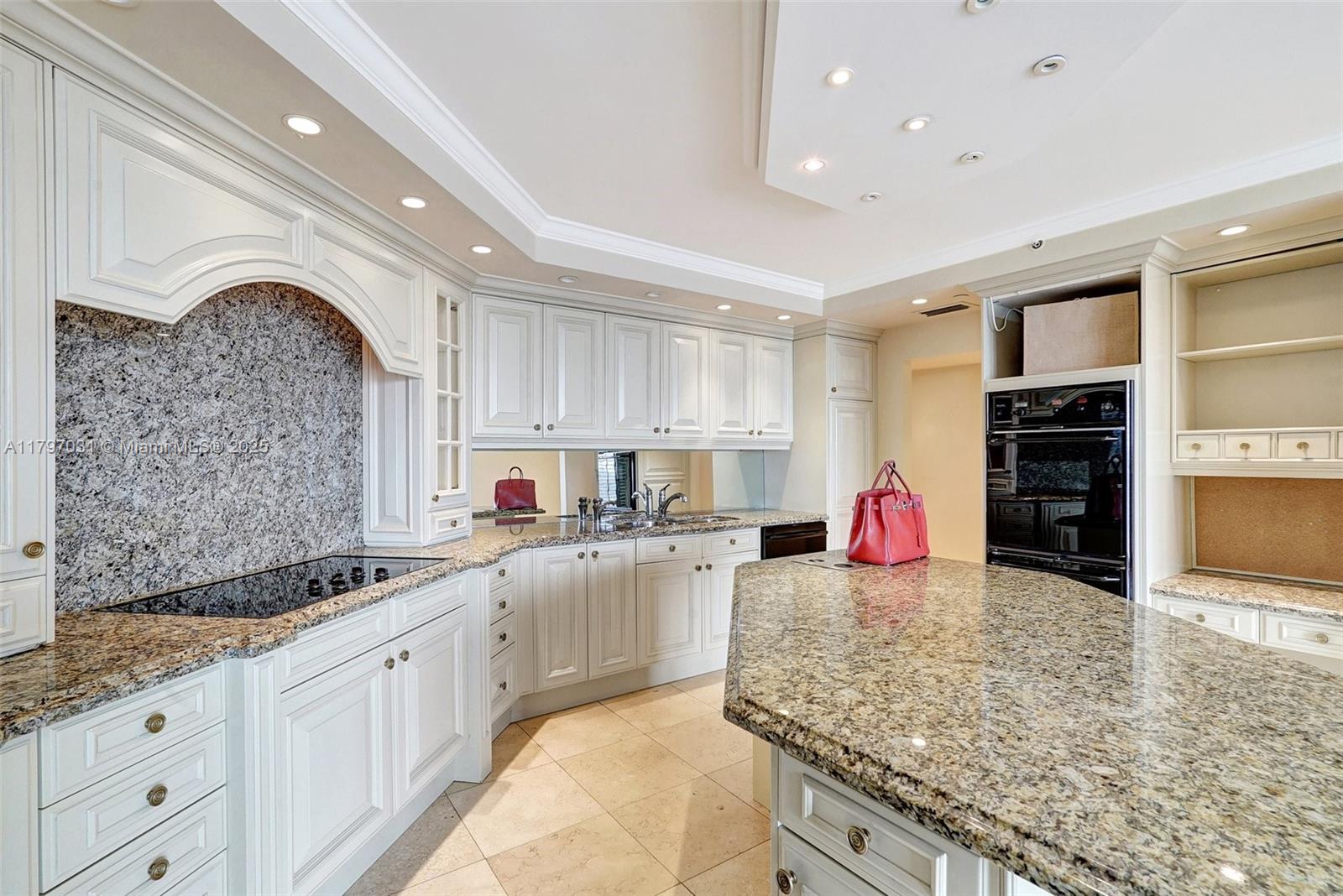 TURNBERRY ISLE SOUTH COND - Residential