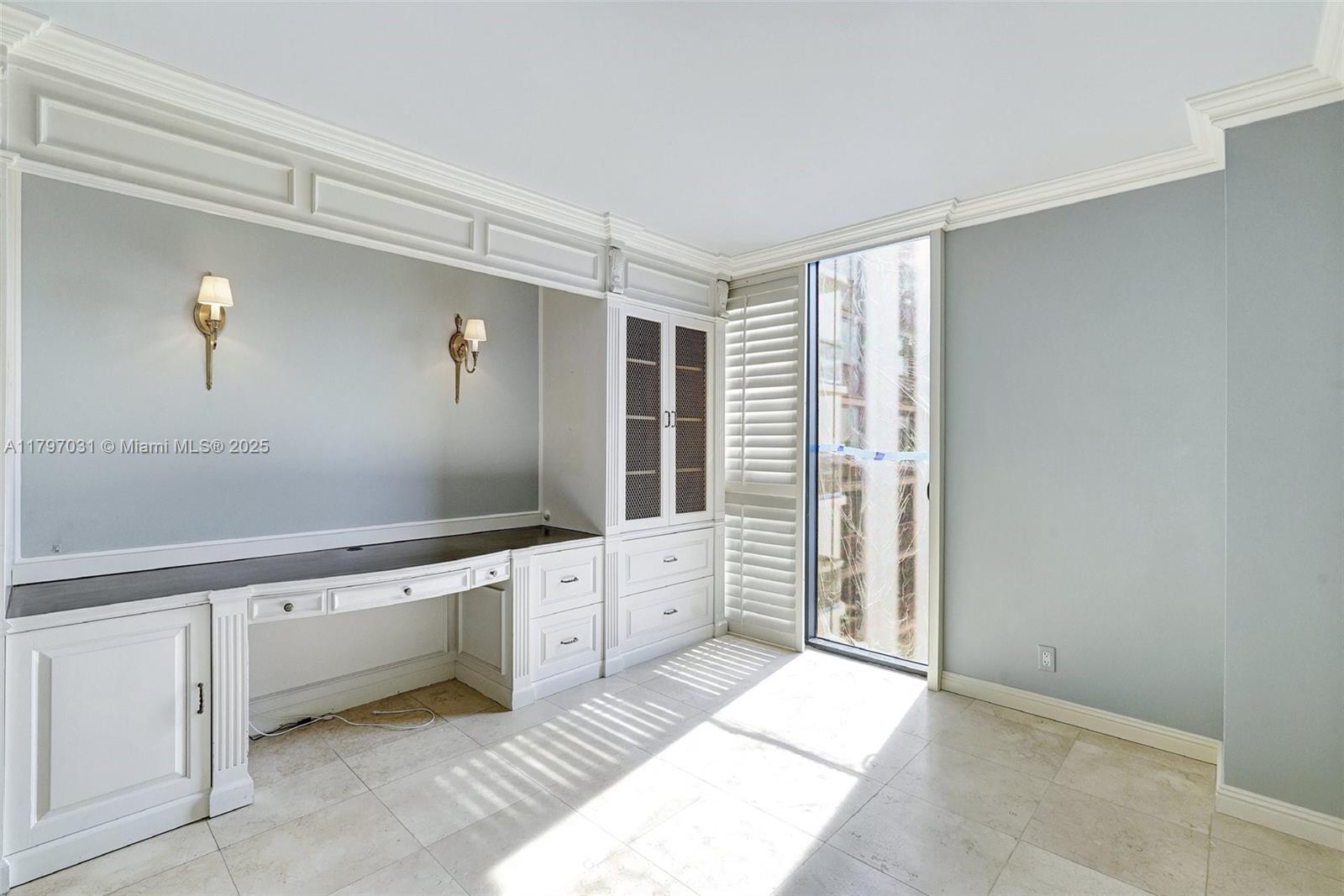 TURNBERRY ISLE SOUTH COND - Residential