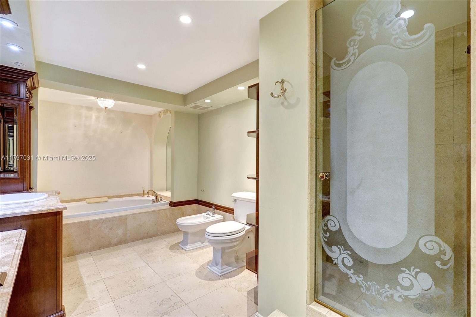 TURNBERRY ISLE SOUTH COND - Residential