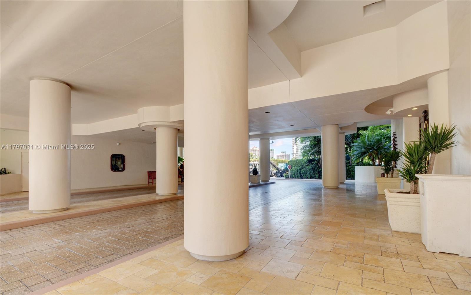 TURNBERRY ISLE SOUTH COND - Residential