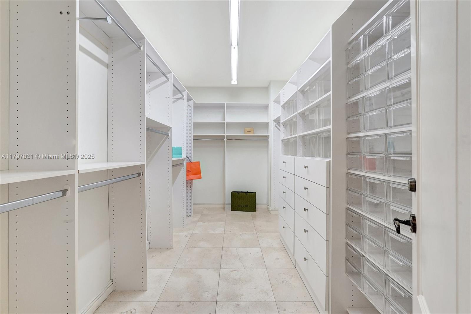 TURNBERRY ISLE SOUTH COND - Residential