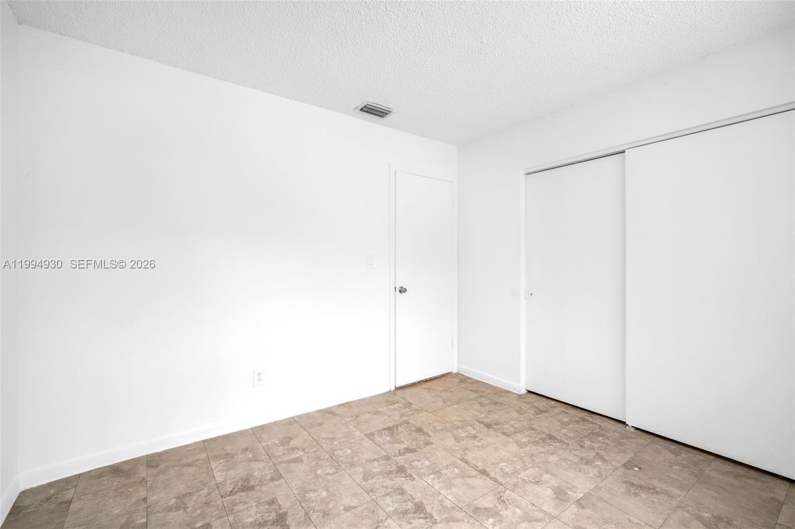 SUMMER LAKE - Residential Lease