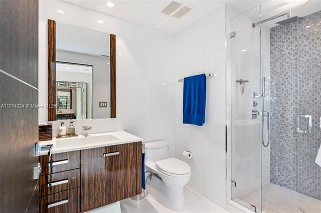 ICON CONDO - Residential