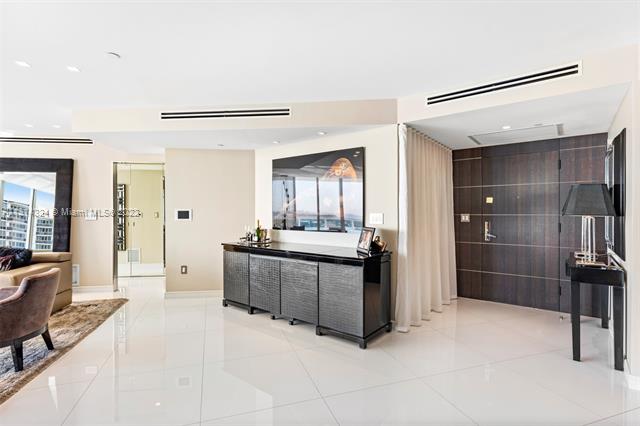 ICON CONDO - Residential