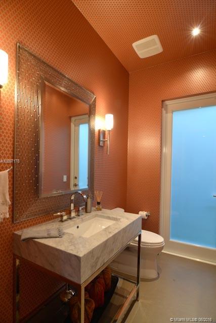 Pinecrest Manor - Residential Lease