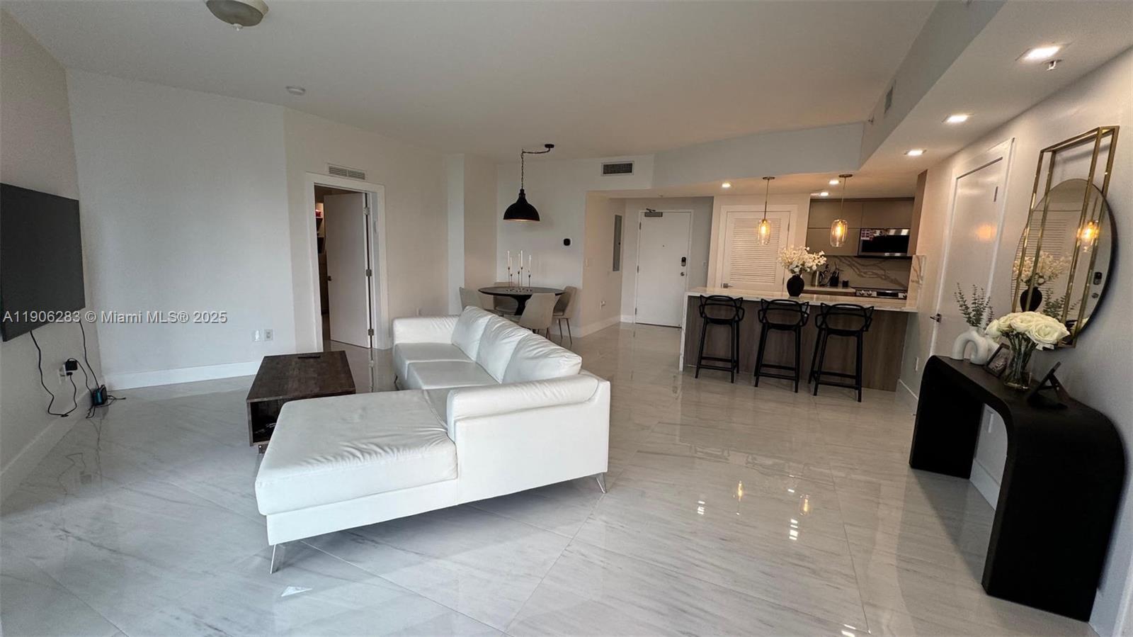 EASTSIDE AT AVENTURA COND - Residential Lease