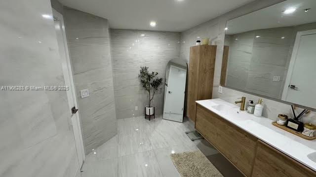 EASTSIDE AT AVENTURA COND - Residential Lease