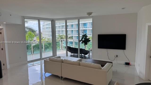 EASTSIDE AT AVENTURA COND - Residential Lease