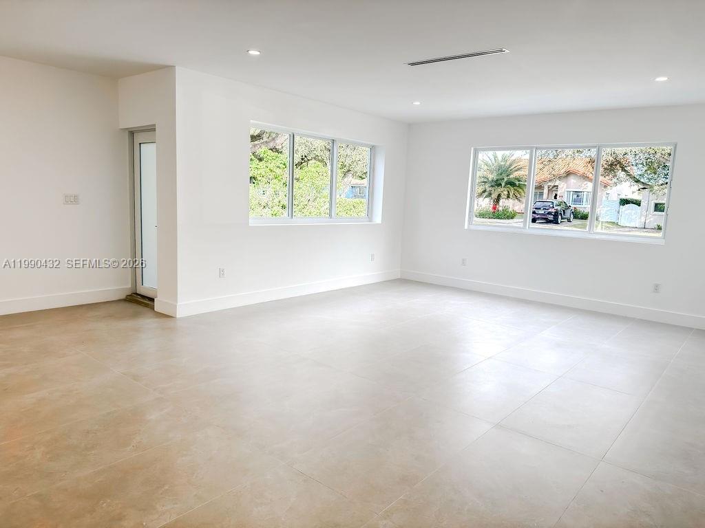 COUNTRY CLUB ESTATES SEC - Residential