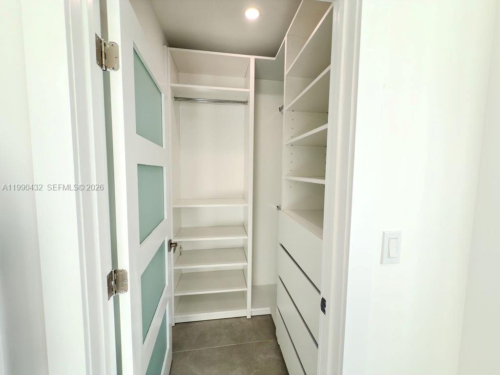 COUNTRY CLUB ESTATES SEC - Residential