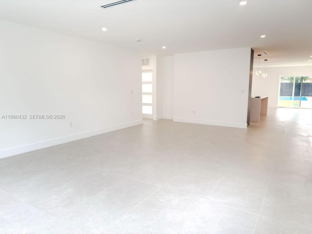 COUNTRY CLUB ESTATES SEC - Residential