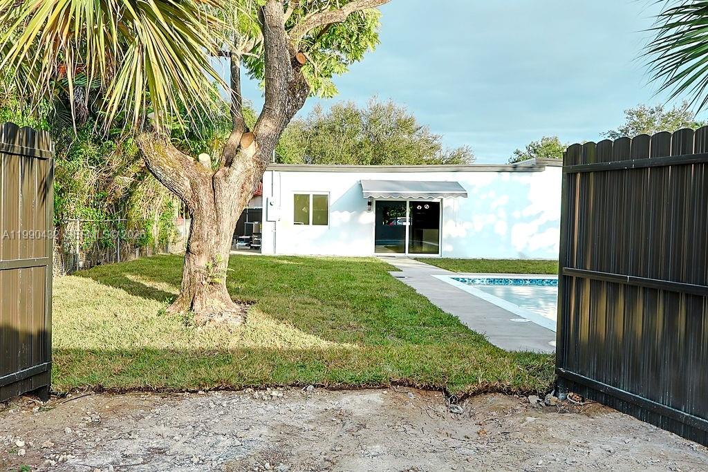 COUNTRY CLUB ESTATES SEC - Residential