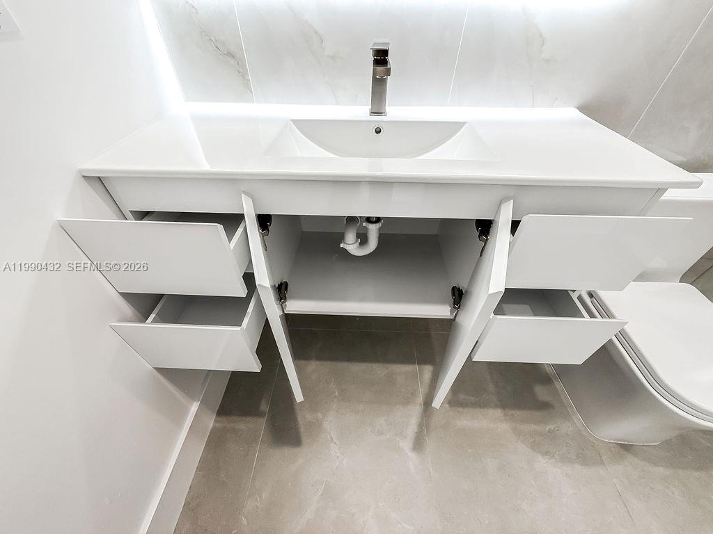 COUNTRY CLUB ESTATES SEC - Residential